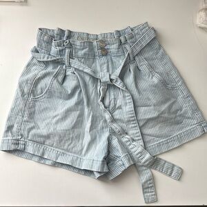 American Eagle mom short paper bag style with tie belt  railroad stripe Size 2